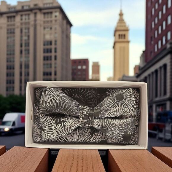 STACY ADAMS BLACK GRAY WHITE  FASHION BOXED BOW TIE & POCKET SQUARE SET.ST - Picture 1 of 4